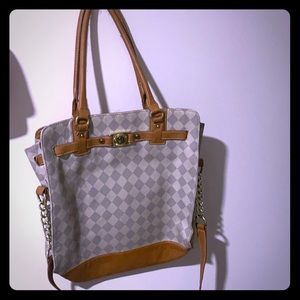 Great shoulder or laptop bag!